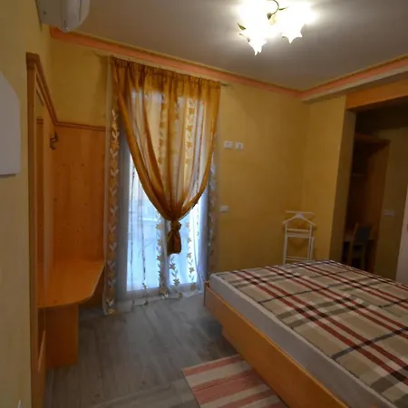 Castello Aparthotel *